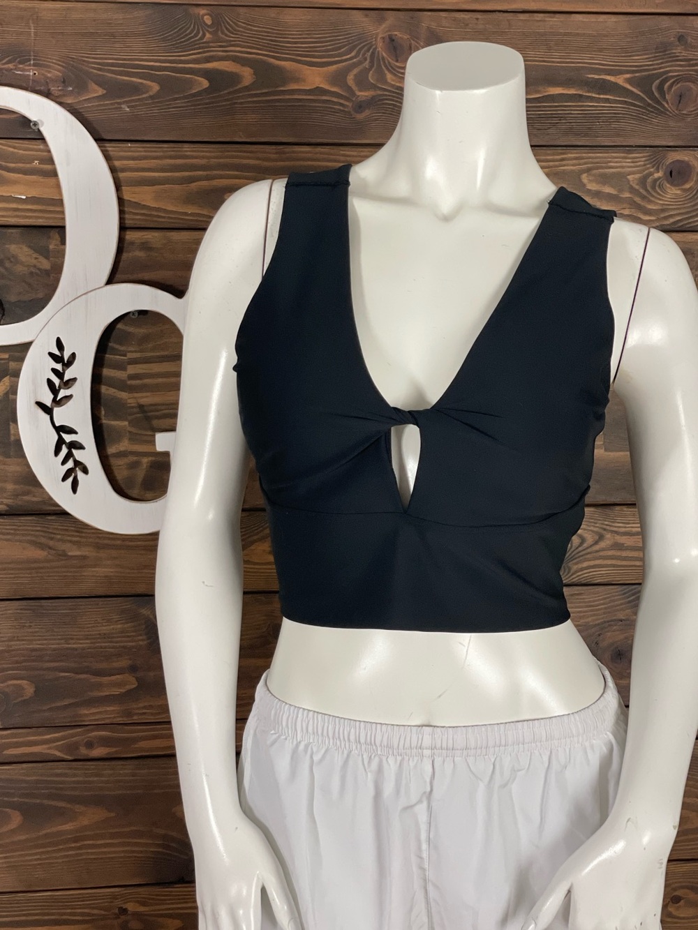 Old Navy PowerSoft Light Support Black Twist-Front Crop Low Back Sports Bra L